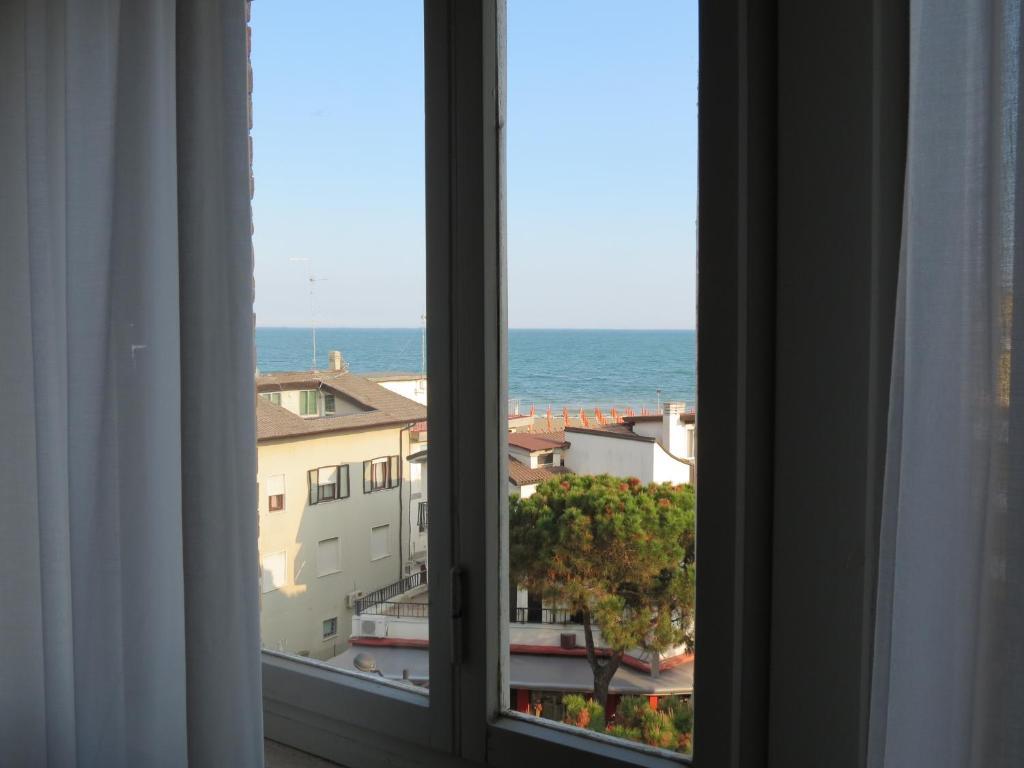 Appartamento Caorle Ruang foto