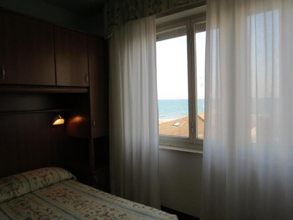 Appartamento Caorle Ruang foto
