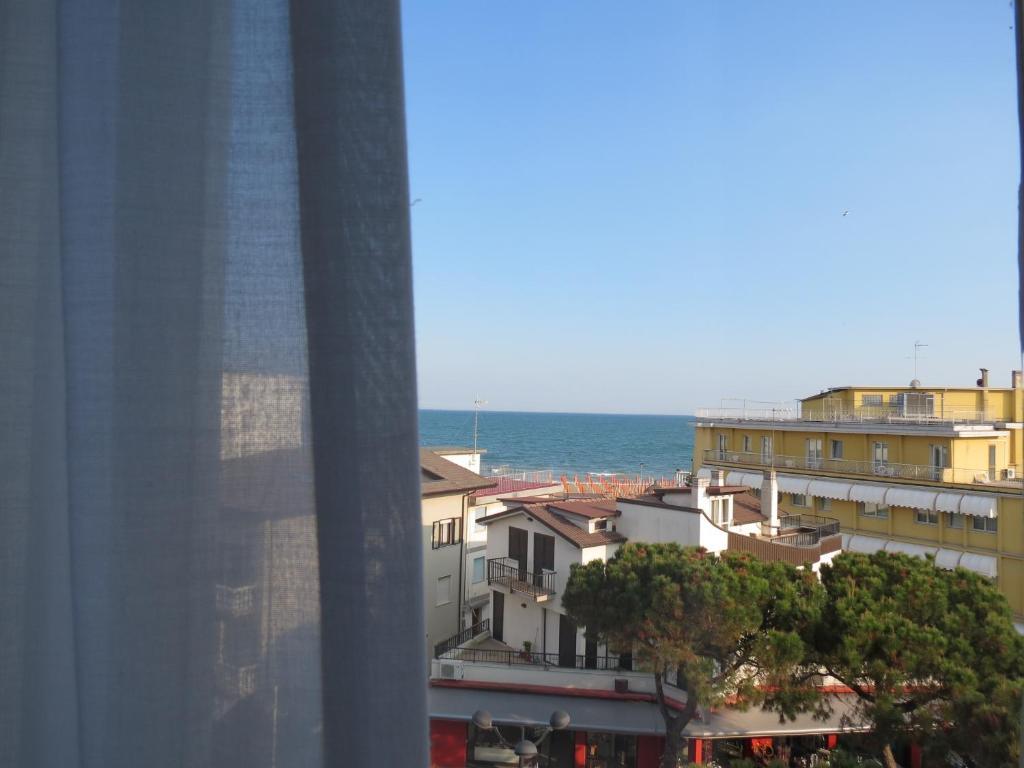 Appartamento Caorle Ruang foto